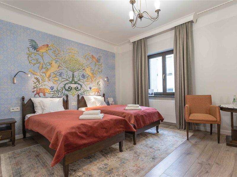 Ester Hotel