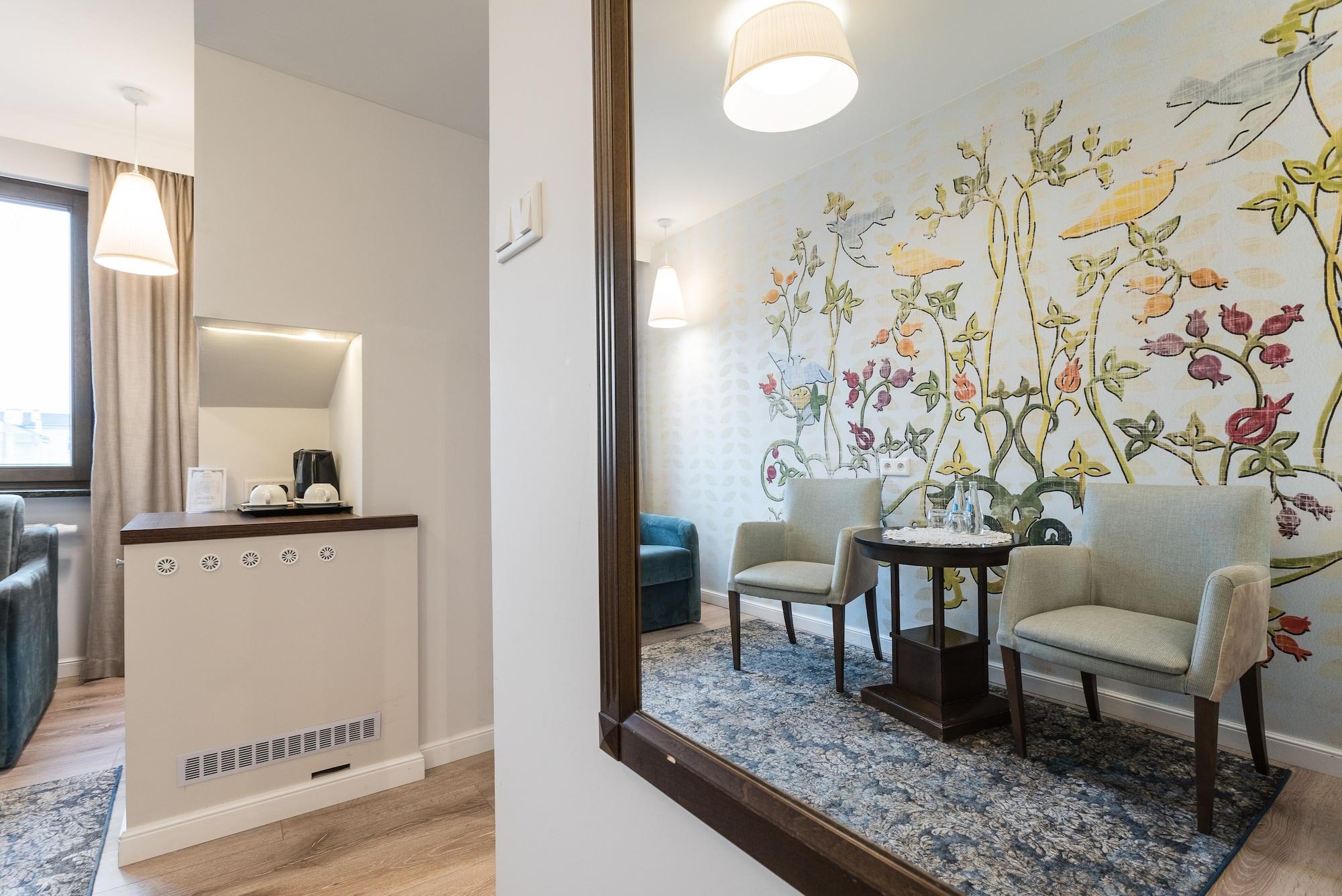 Ester Hotel